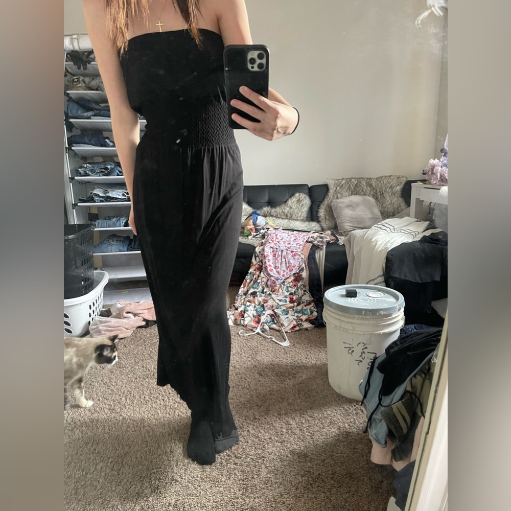 Beautiful no shoulder black dress